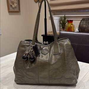 Coach Sage Green Patent Leather Kiss Lock Shoulder Bag